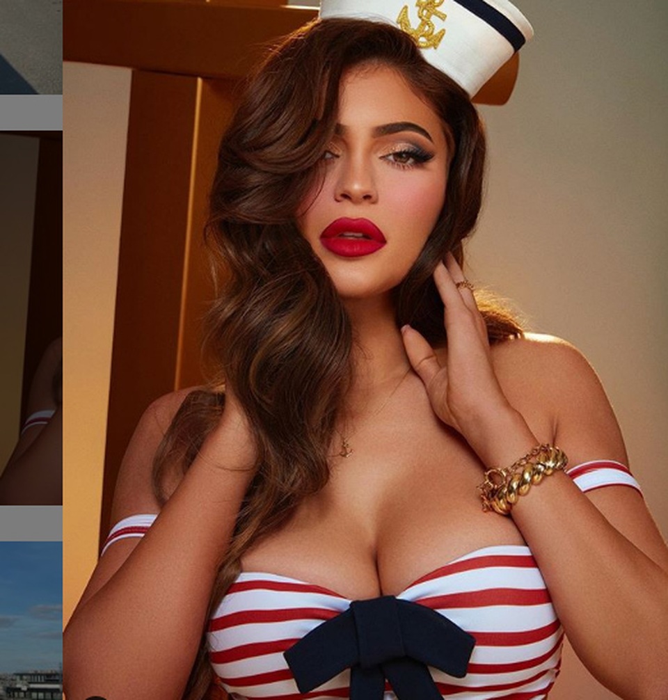 Kylie Jenner khoe vòng một ngoại cỡ - 5 Kylie Jenner khoe vòng một ngoại cỡ - 5