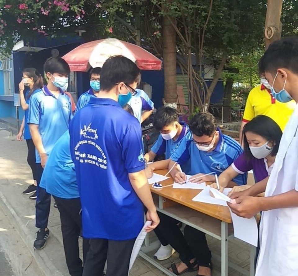 Hàng trăm SV tình nguyện góp sức vào chiến dịch phòng, chống dịch Covid-19 - 1 Hàng trăm SV tình nguyện góp sức vào chiến dịch phòng, chống dịch Covid-19 - 1