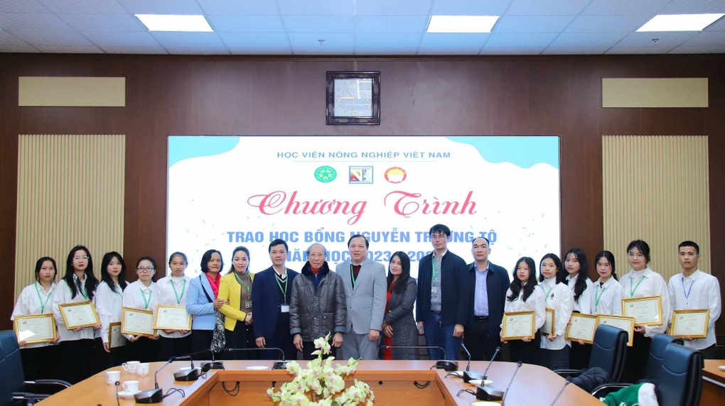 Học bổng Nguyễn Trường Tộ tiếp tục chắp cánh ước mơ cho sinh viên nghèo - 4 Học bổng Nguyễn Trường Tộ tiếp tục chắp cánh ước mơ cho sinh viên nghèo - 4