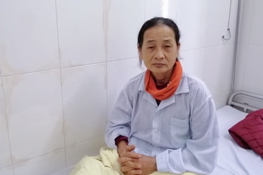 Bạn đọc hỗ trợ, nữ sinh Đại học Y  tức tốc đưa mẹ ra Hà Nội nhập viện