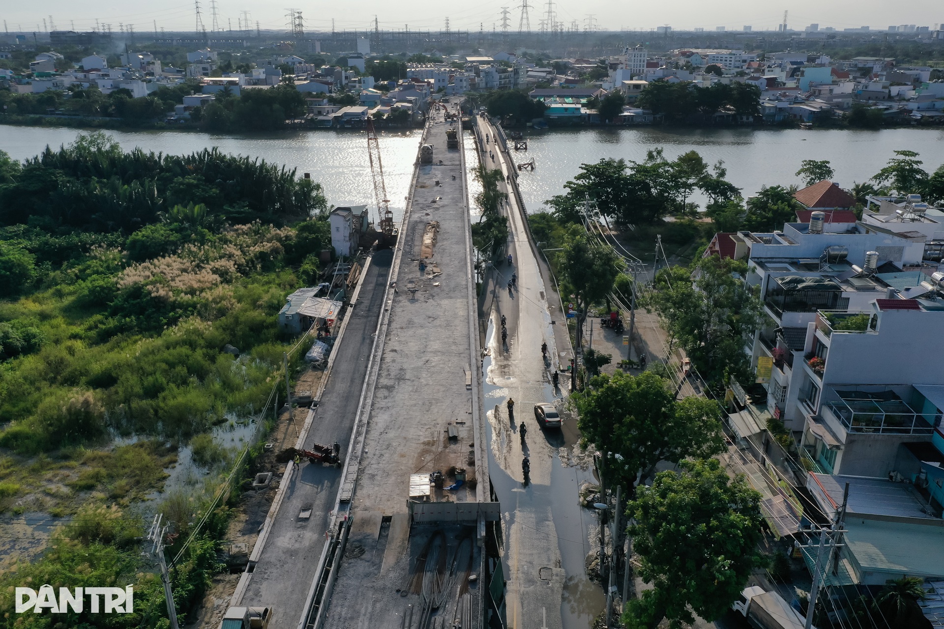 Cầu nối quận 7 với huyện Nhà Bè sắp hoàn thành sau nhiều năm trễ hẹn - 2 Cầu nối quận 7 với huyện Nhà Bè sắp hoàn thành sau nhiều năm trễ hẹn - 2