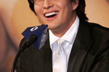 Bae Yong Joon sang Nhật đóng phim