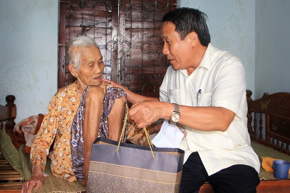 Quảng Trị: Tặng quà Tết tới hàng ngàn người có công dịp Tết Nguyên đán - 1 Quảng Trị: Tặng quà Tết tới hàng ngàn người có công dịp Tết Nguyên đán - 1