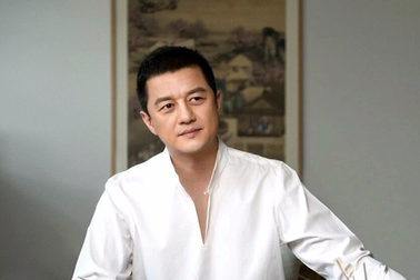 Nghi vấn "Quách Tĩnh" Lý Á Bằng bán biệt thự về ngoại ô sống vì nợ nần