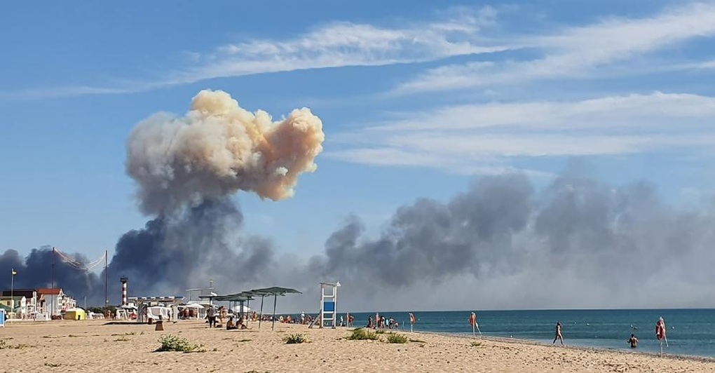 Ukraine nói 9 máy bay Nga bị phá hủy trong vụ nổ tại căn cứ ở Crimea - 1