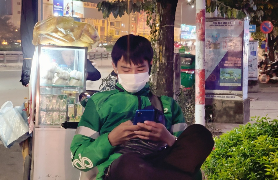 Hà Nội: Những mảnh đời mưu sinh trong đêm đông - 4 Hà Nội: Những mảnh đời mưu sinh trong đêm đông - 4
