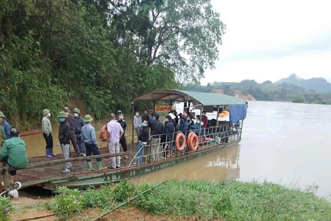 Tìm thấy thi thể người phụ nữ trong vụ chìm đò ở Tuyên Quang - 1 Tìm thấy thi thể người phụ nữ trong vụ chìm đò ở Tuyên Quang - 1