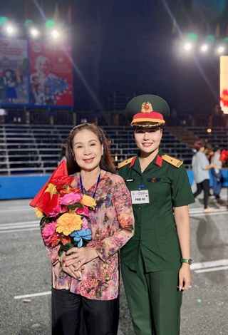 Nữ Thiếu tá có giọng đọc "chạm trái tim" ở A80: Xinh như hoa hậu, cao 1,7m - 7