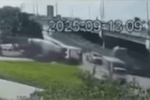 Nữ sinh ở Hà Nội tử vong sau va chạm với xe bồn