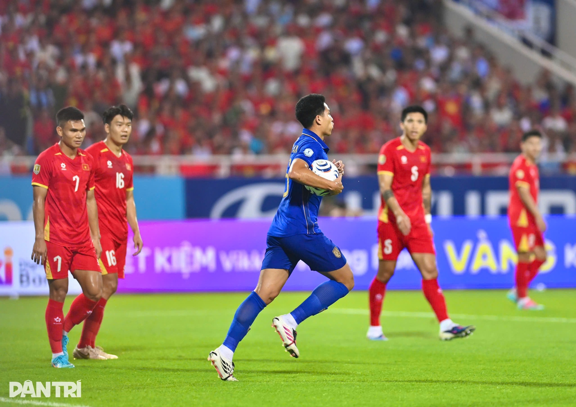 90 phút nghẹt thở đưa tuyển Việt Nam lên ngôi vô địch AFF Cup 2026 - 2 90 phút nghẹt thở đưa tuyển Việt Nam lên ngôi vô địch AFF Cup 2026 - 2