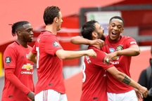 Fernandes chơi hay nhất trong trận đại thắng của Man Utd