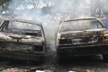 Đốt rác làm cháy rụi 2 ô tô trên đại lộ Nguyễn Văn Linh