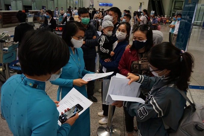 Vietnam Airlines thực hiện chuyến bay thương mại quốc tế thường lệ đầu tiên sau Covid-19 - Ảnh 13.