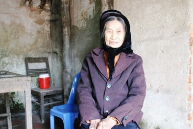 Cụ bà đơn côi tiết kiệm tiền lo hậu sự