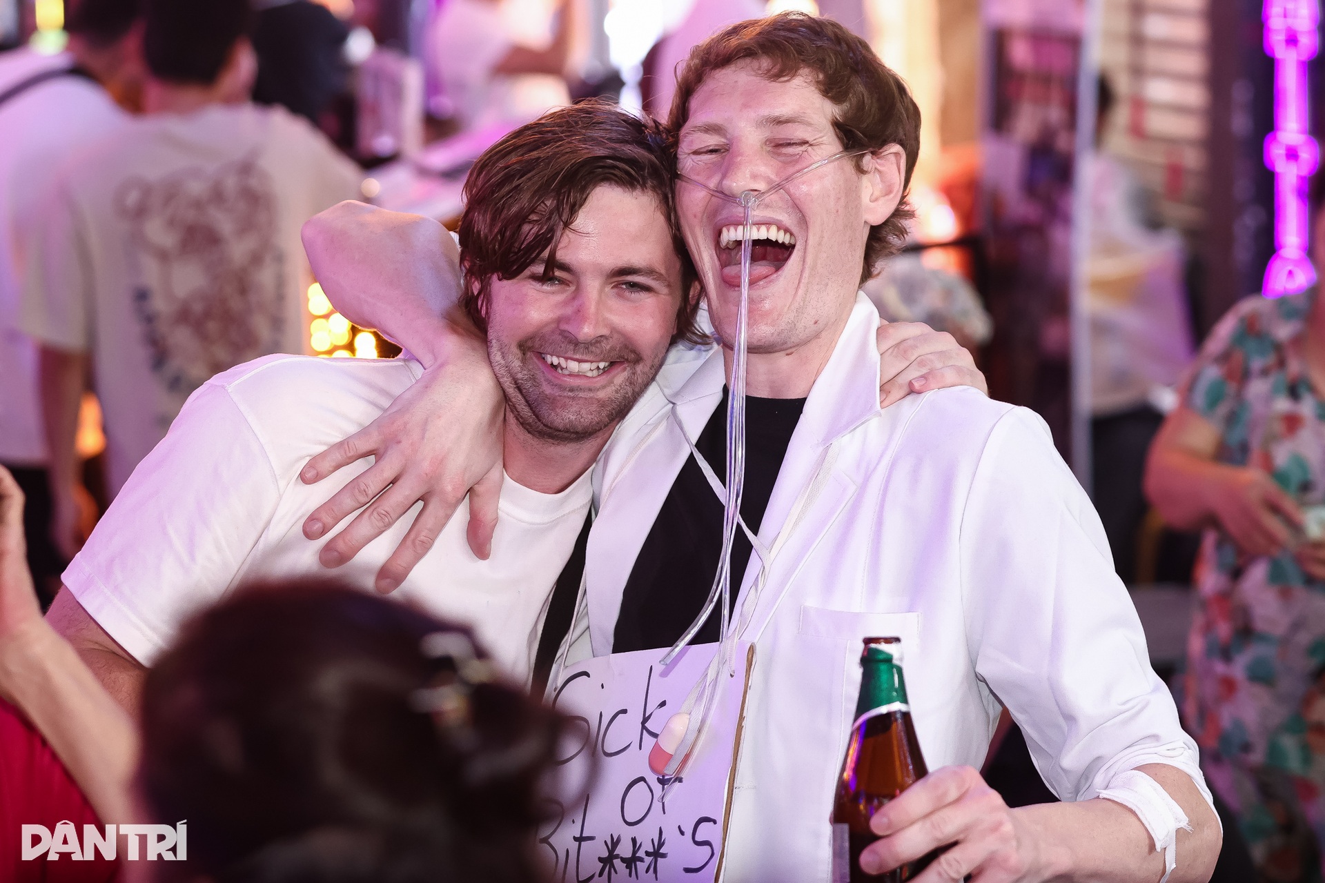 ຖະໜົນຄົນຍ່າງ ຫງວຽນເຫ້ວ ແລະ ບອຍວຽນ ຕົກໃນຄືນວັນ Halloween - 14