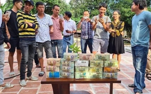 Lan đột biến hay lan đột quỵ mà khiến kẻ bán nhà, người ôm nợ? - 4 Lan đột biến hay lan đột quỵ mà khiến kẻ bán nhà, người ôm nợ? - 4