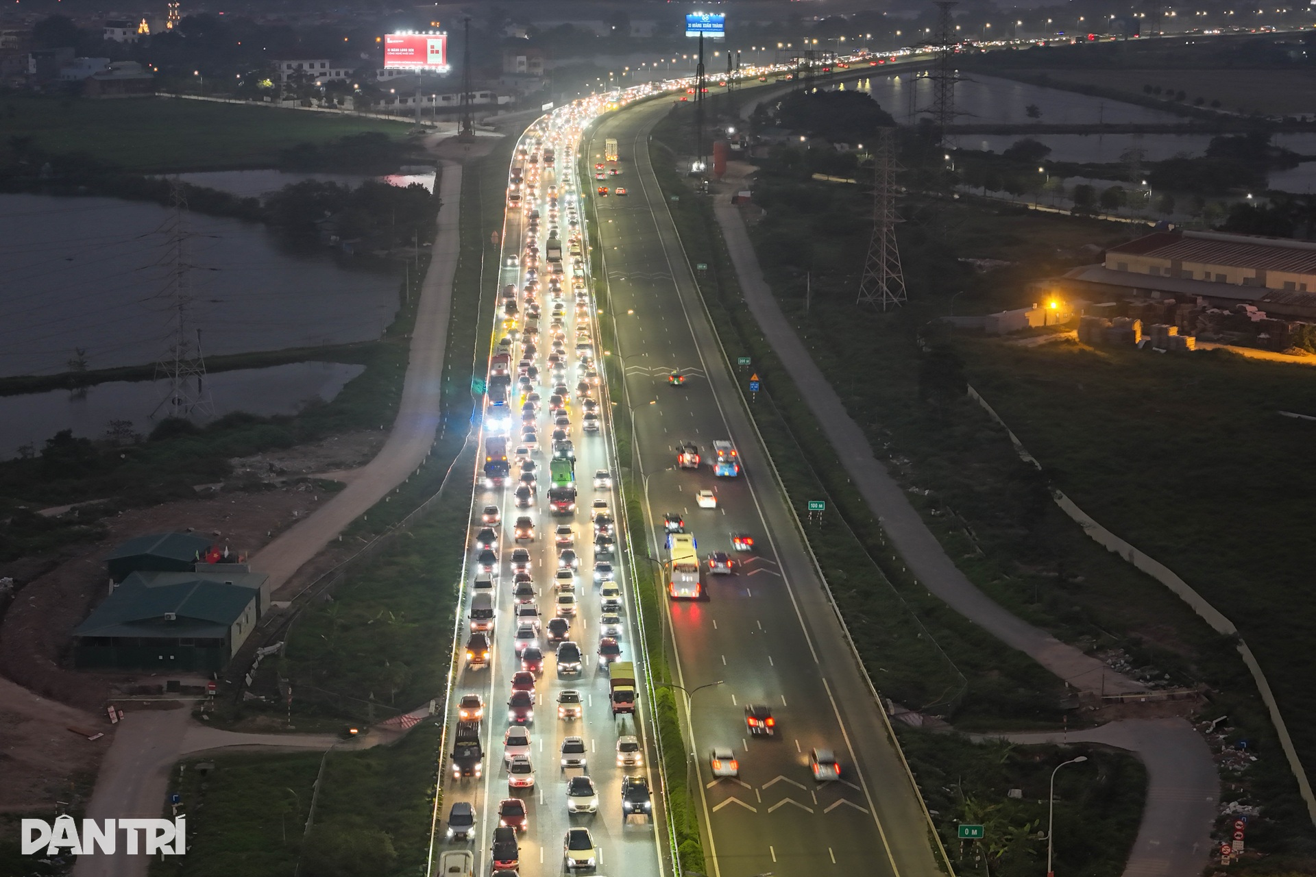 Cao tốc Pháp Vân - Cầu Giẽ ùn tắc 5km, hàng nghìn ô tô nhích từng mét - 3 Cao tốc Pháp Vân - Cầu Giẽ ùn tắc 5km, hàng nghìn ô tô nhích từng mét - 3