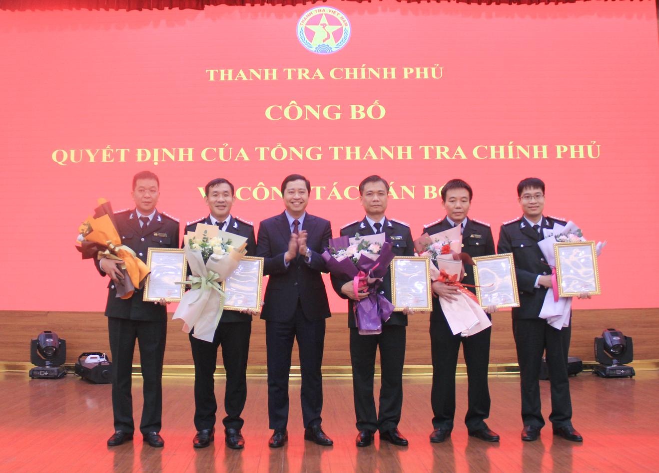 सरकारी निरीक्षणालय ने कई अधिकारियों को संगठित और नियुक्त किया - 2 Thanh tra Chính phủ điều động, bổ nhiệm nhiều cán bộ - 2