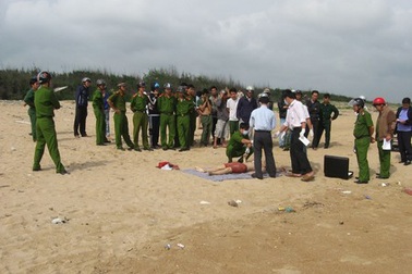 Phát hiện thiếu nữ nằm chết trên bãi biển