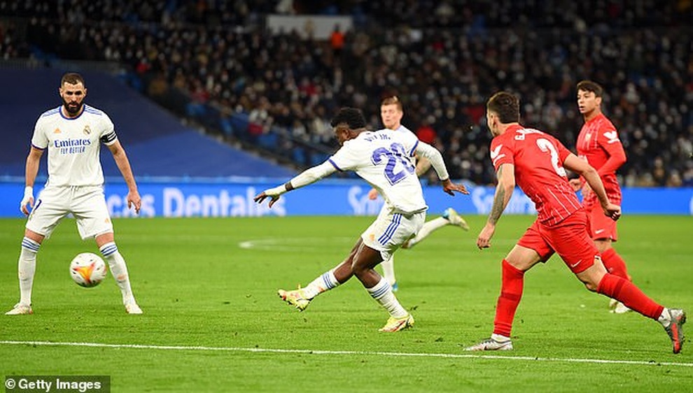 Đánh bại Sevilla, Real Madrid giữ vững ngôi đầu bảng La Liga - 5 Đánh bại Sevilla, Real Madrid giữ vững ngôi đầu bảng La Liga - 5