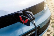 Xe chạy điện Trung Quốc bất ngờ hất đổ ngôi vương của Tesla Model 3