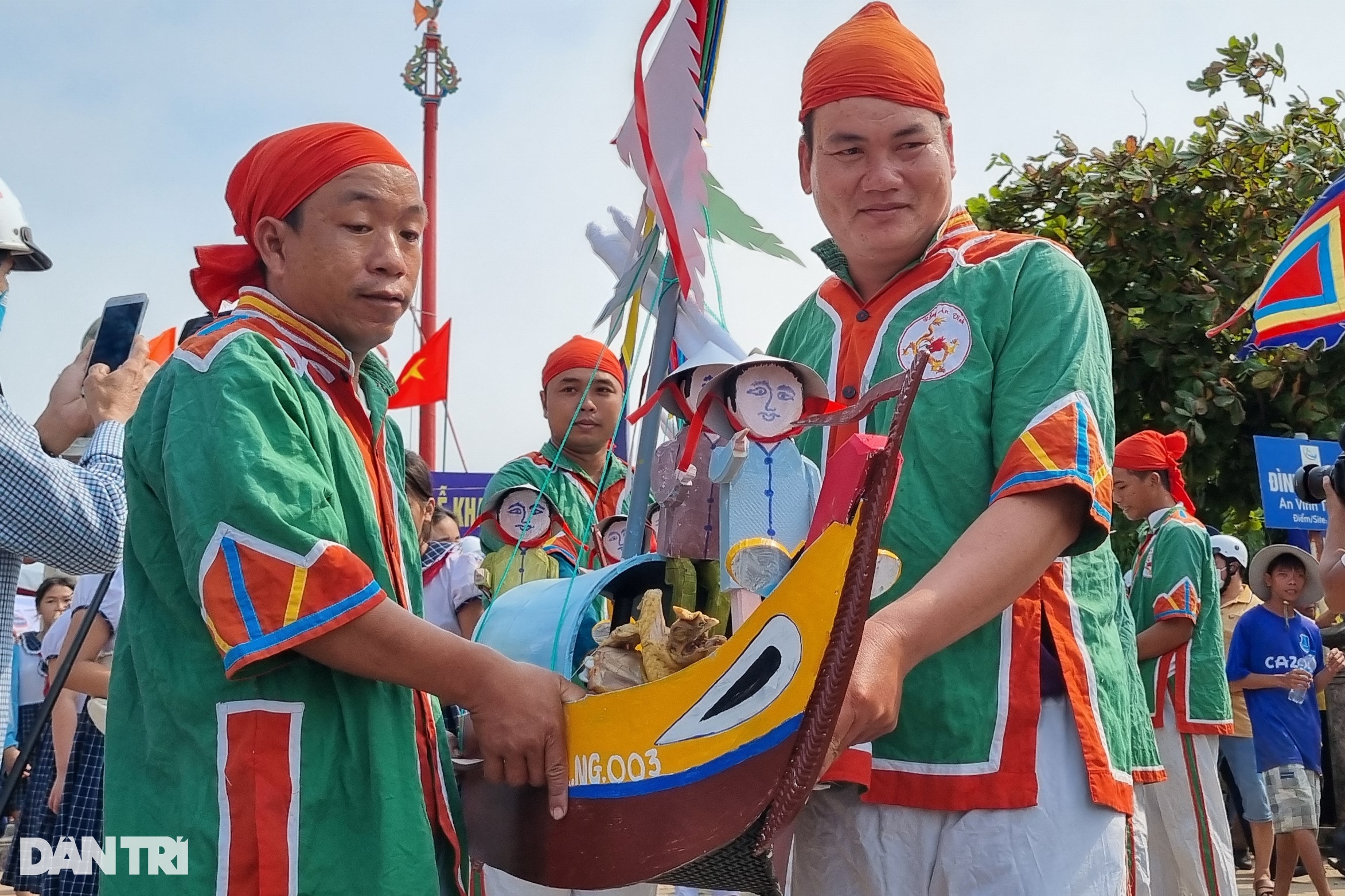 Hàng trăm người tham dự lễ Khao lề thế lính Hoàng Sa trên đảo Lý Sơn - 3