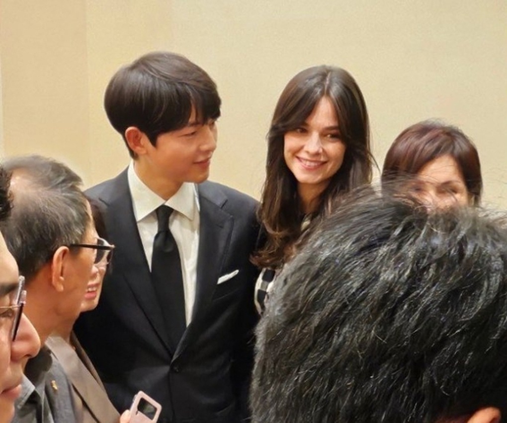 Khoảnh khắc ngọt ngào của Song Joong Ki bên vợ và con trai - 2 Khoảnh khắc ngọt ngào của Song Joong Ki bên vợ và con trai - 2
