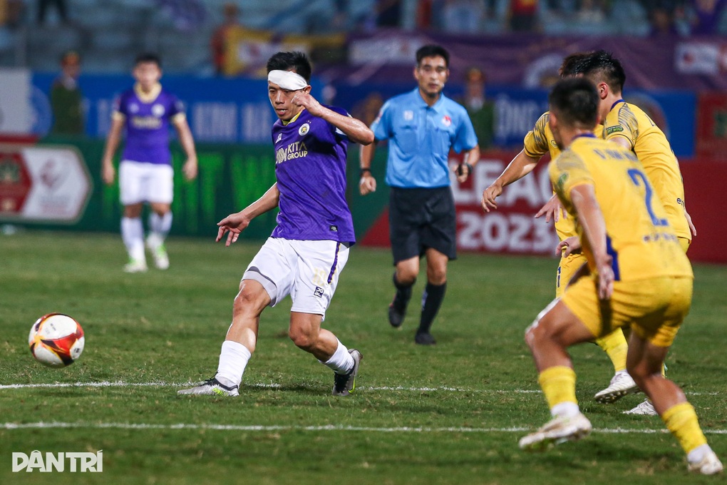 Tuấn Hải lập công, Hà Nội FC thắng trong ngày đặc biệt của Hùng Dũng - 3 Tuấn Hải lập công, Hà Nội FC thắng trong ngày đặc biệt của Hùng Dũng - 3