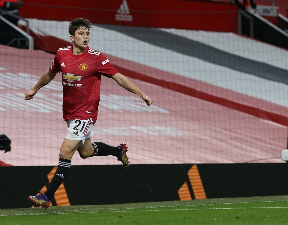 Thắng đậm Leeds, Man Utd chen chân vào top 3 Premier League - 16