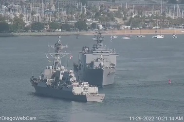 Video hai tàu chiến Mỹ suýt đâm trực diện