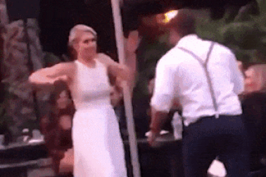 Cô dâu - chú rể ngã “giúi giụi” vì… “Vũ điệu hoang dã”