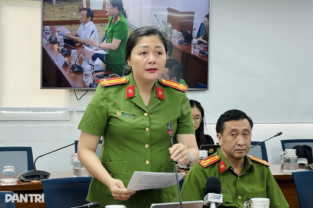 Công an TPHCM kêu gọi người dân thường xuyên đăng nhập ứng dụng VNeID - 1