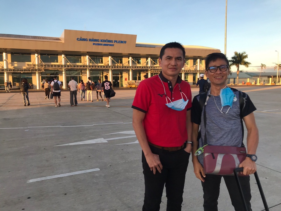 Báo Thái Lan: Cổ động viên Việt Nam dành tình yêu lớn cho Kiatisuk - 7 Báo Thái Lan: Cổ động viên Việt Nam dành tình yêu lớn cho Kiatisuk - 7