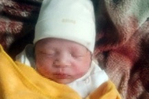 Tìm người thân bé gái bị bỏ rơi ở ngôi miếu tại Khánh Hòa