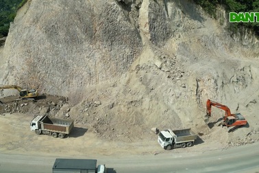 Bạt núi xóa "điểm đen" trên dốc Cun tử thần