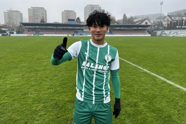 HLV Kim Sang Sik triệu tập hai cầu thủ Việt kiều lên U22 Việt Nam