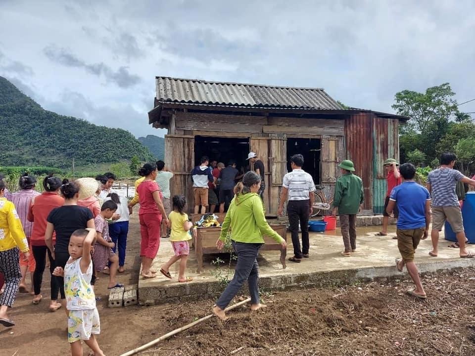 Mẹ đau đớn phát hiện con trai 2 tuổi tử vong dưới rãnh nước - 2 Mẹ đau đớn phát hiện con trai 2 tuổi tử vong dưới rãnh nước - 2