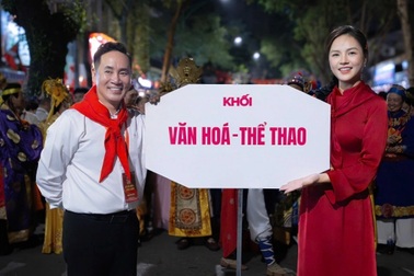 Thu Quỳnh nói gì khi được dẫn đầu đội hình diễu hành nhiều sao hạng A?