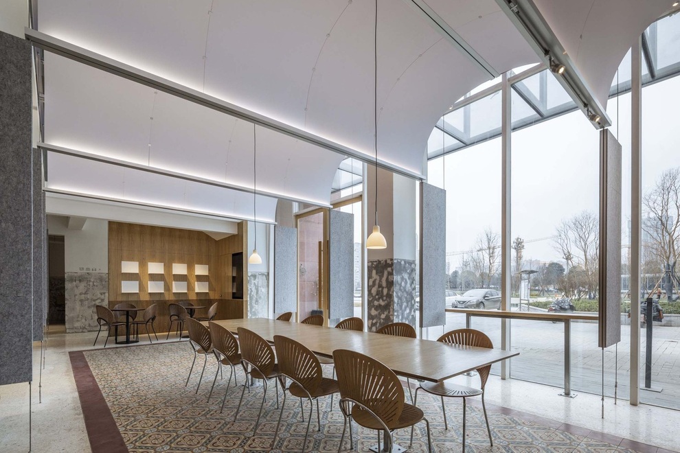 Quán cà phê phân chia không gian độc lạ, càng vào trong càng bất ngờ - 15 Quán cà phê phân chia không gian độc lạ, càng vào trong càng bất ngờ - 15