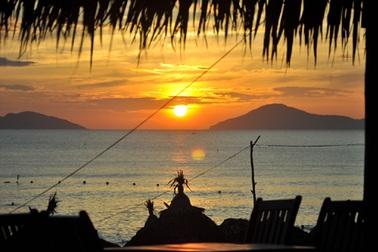 Bình minh về trên bãi biển An Bàng