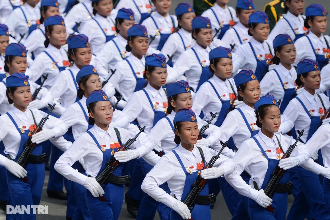 Ngắm Lễ diễu binh hùng tráng, rộn ràng đường phố Thủ đô dịp Quốc khánh 2015 - 36 Ngắm Lễ diễu binh hùng tráng, rộn ràng đường phố Thủ đô dịp Quốc khánh 2015 - 36