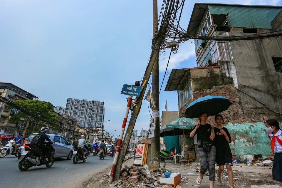 Rác trời “bủa vây” đường phố Hà Nội - 5 Rác trời “bủa vây” đường phố Hà Nội - 5
