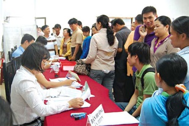 Chen chân đi đăng ký thất nghiệp