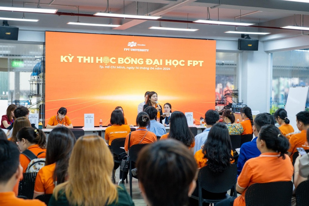 Ấn tượng với đề thi luận của kỳ thi học bổng Trường Đại học FPT - 2 Ấn tượng với đề thi luận của kỳ thi học bổng Trường Đại học FPT - 2