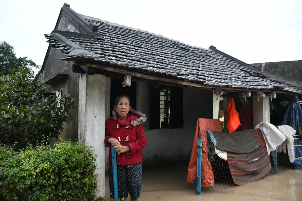 Miền Trung chìm trong đại hồng thủy, tiếng kêu cứu khắp nơi - 2