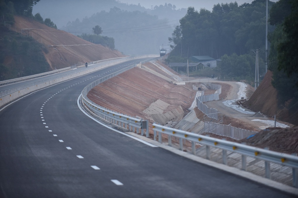 Khó hiểu khi xe máy đi được vào cao tốc Tuyên Quang - Phú Thọ? - 3