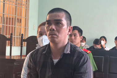 Mẹ ruột và nhân tình hành hạ bé 3 tuổi ở TPHCM lĩnh án