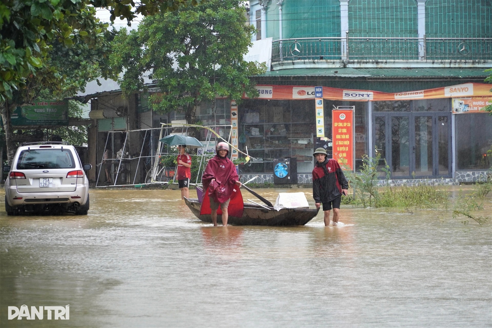 Nơi người dân trắng đêm canh nước, chạy lũ 2 lần trong 4 ngày - 5