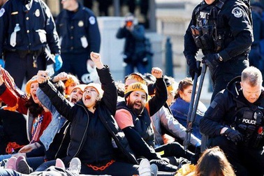 Thẩm phán Mỹ lại chặn đường ông Trump