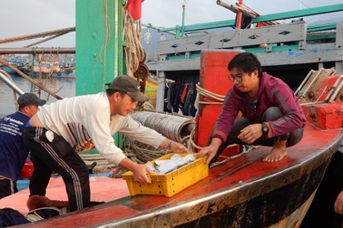 Ăn Tết trên biển, ngư dân trúng lộc đầu năm mới